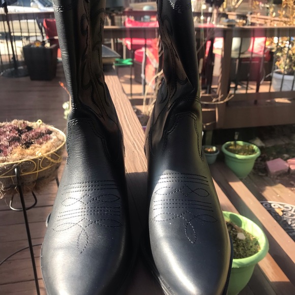 Sizes 7 & 8. Steve Madden black genuine leather cowboy boots. New in box. - Picture 8 of 11